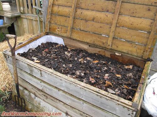 Bentley's “Ultimate” Backyard Worm Bin - Red Worm Composting